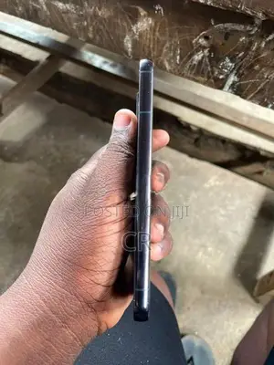 Samsung Galaxy S22 (Used)