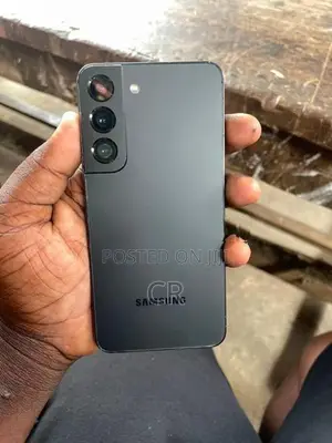 Samsung Galaxy S22 (Used)
