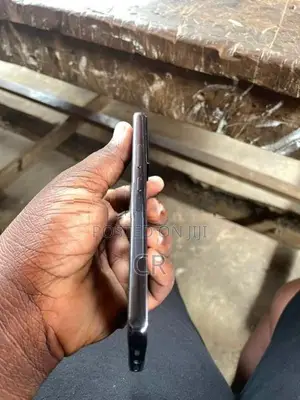 Samsung Galaxy S22 (Used)
