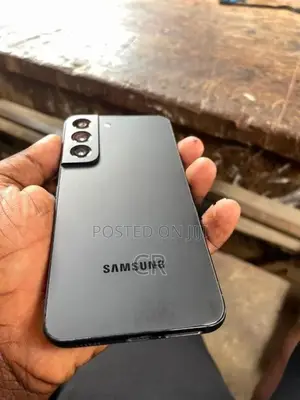 Samsung Galaxy S22 (Used)