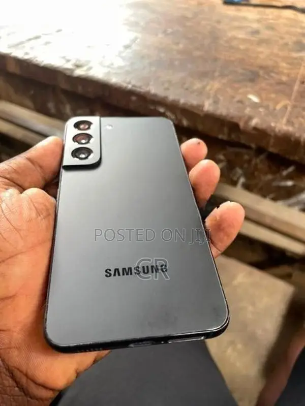 Samsung Galaxy S22 (Used)