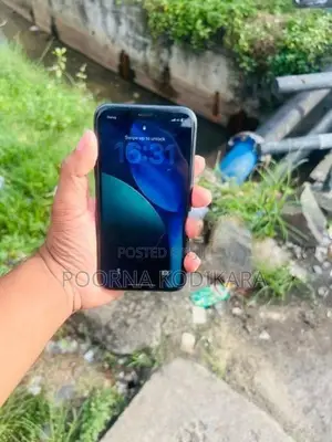 Apple iPhone 11 (Used)