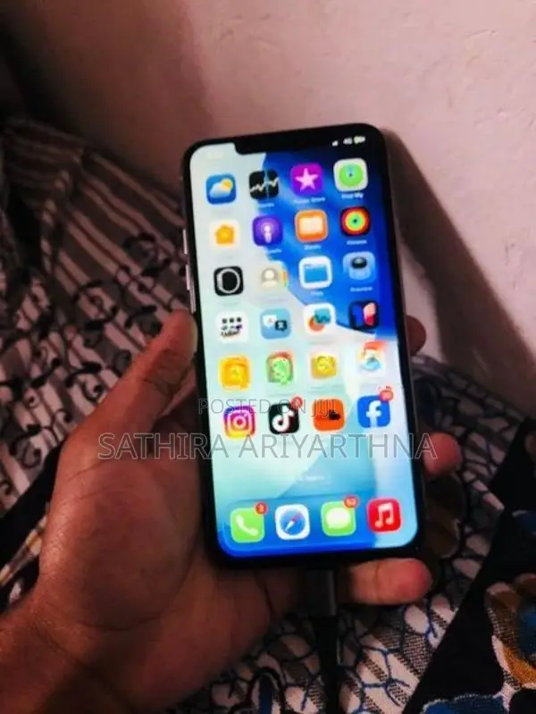 Apple iPhone 11 Pro Max (Used)