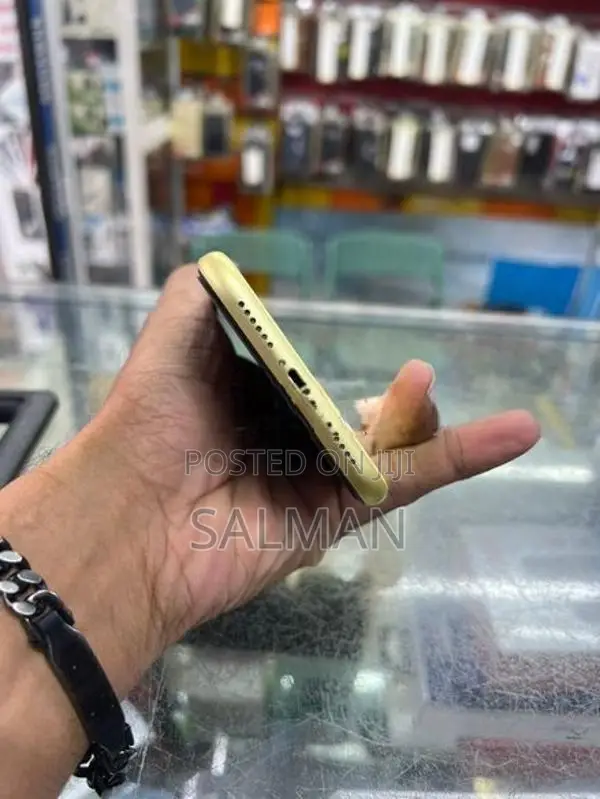 Apple iPhone 11 (Used)