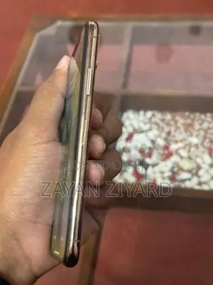 Apple iPhone XS (Used)