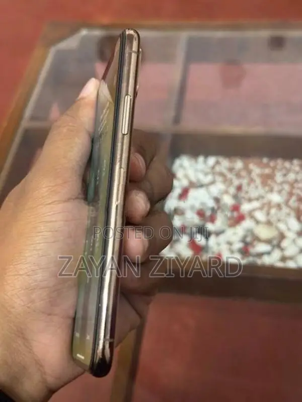 Apple iPhone XS (Used)