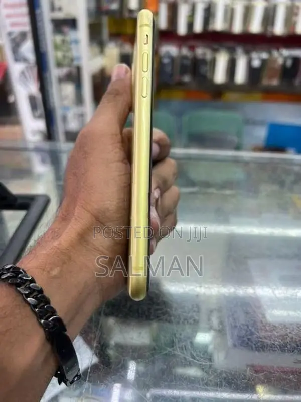 Apple iPhone 11 (Used)