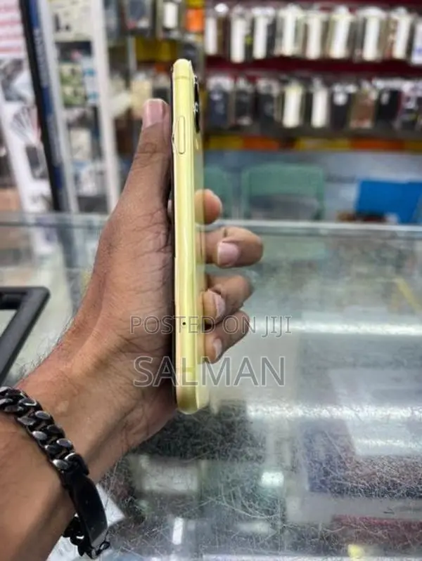 Apple iPhone 11 (Used)