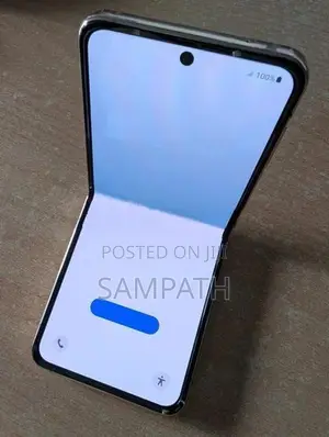 Samsung Galaxy Z Flip (Used)