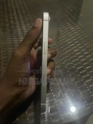 Apple iPhone 13 (Used)