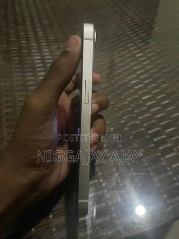Apple iPhone 13 (Used)