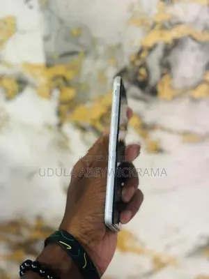 Apple iPhone SE 2 (Used)