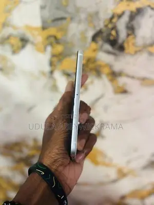 Apple iPhone SE 2 (Used)