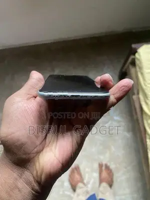 Apple iPhone SE 2 2020 (Used)