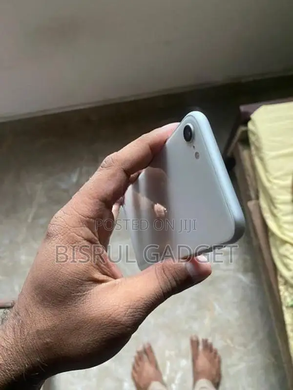 Apple iPhone SE 2 2020 (Used)