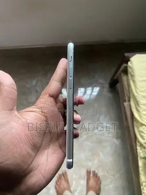 Apple iPhone SE 2 2020 (Used)