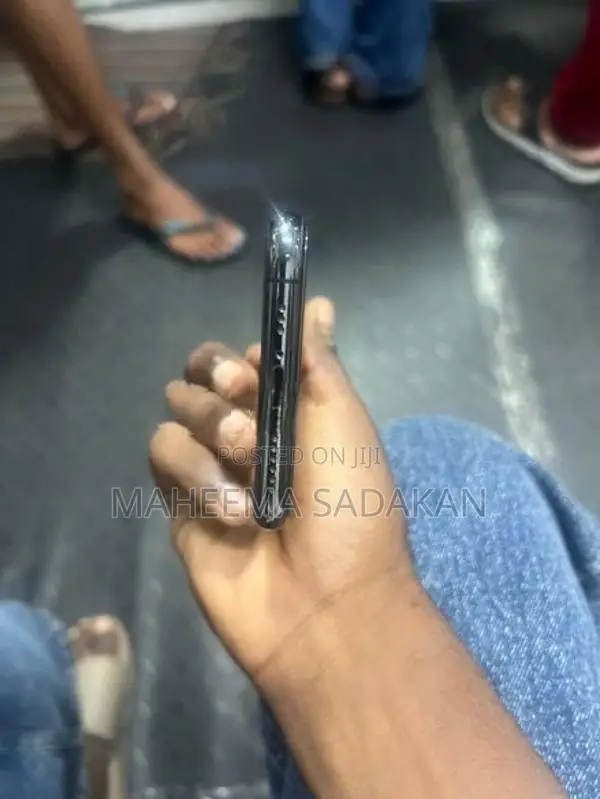 Apple iPhone 11 Pro i phone (Used)