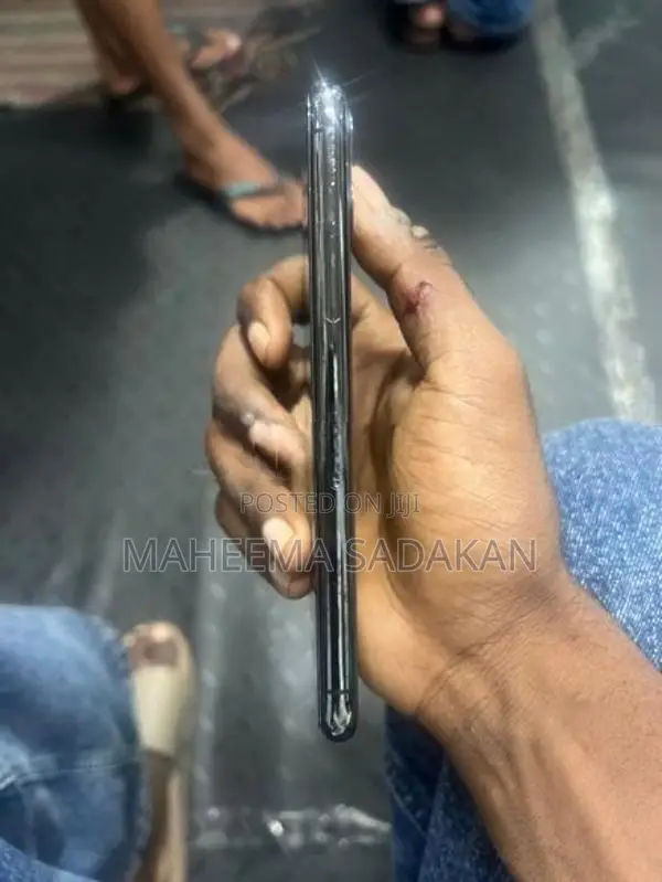 Apple iPhone 11 Pro i phone (Used)