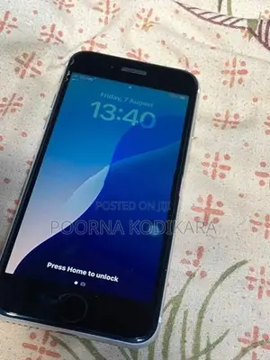 Apple iPhone SE 2 (Used)