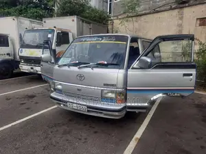 Toyota Shell 1990 Van (Used)