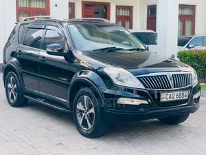 Micro Rexton 2016 SUV (Used)