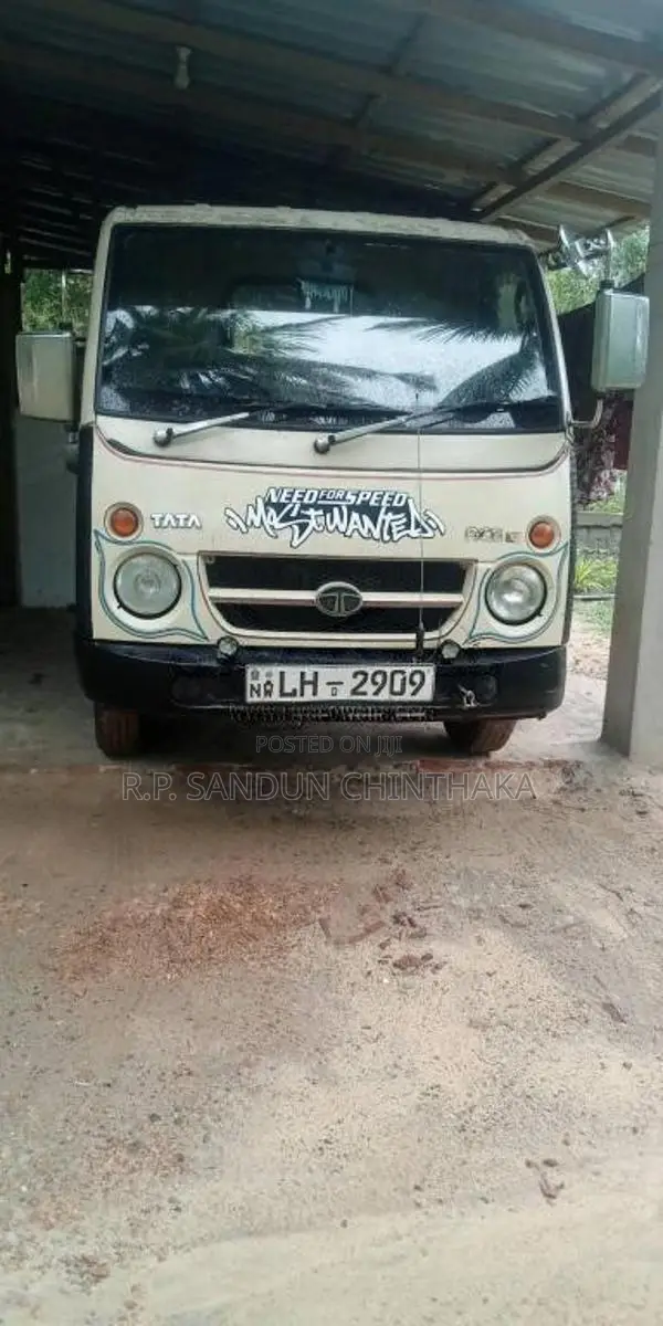 Tata Dimo Batta 2010 Lorry (Used)