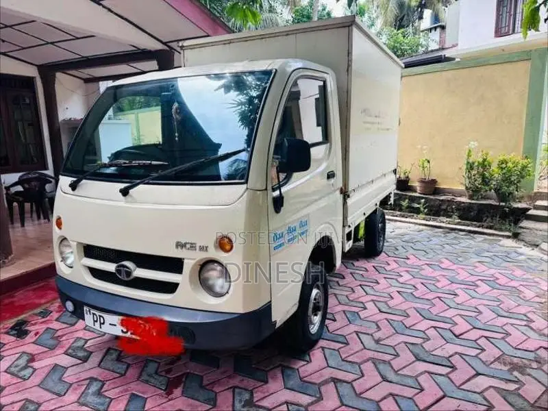 Tata Dimo Batta 2010 Lorry (Used)