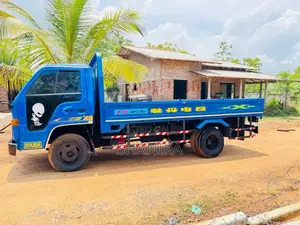 Isuzu ELF 350 NKR Wide 1981 Lorry (Used)