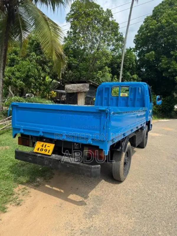 Isuzu ELF 1982 Lorry (Used)