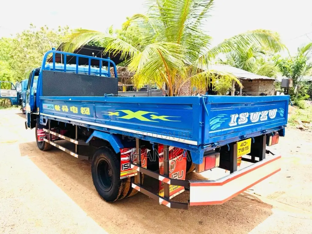 Isuzu ELF 350 NKR Wide 1981 Lorry (Used)