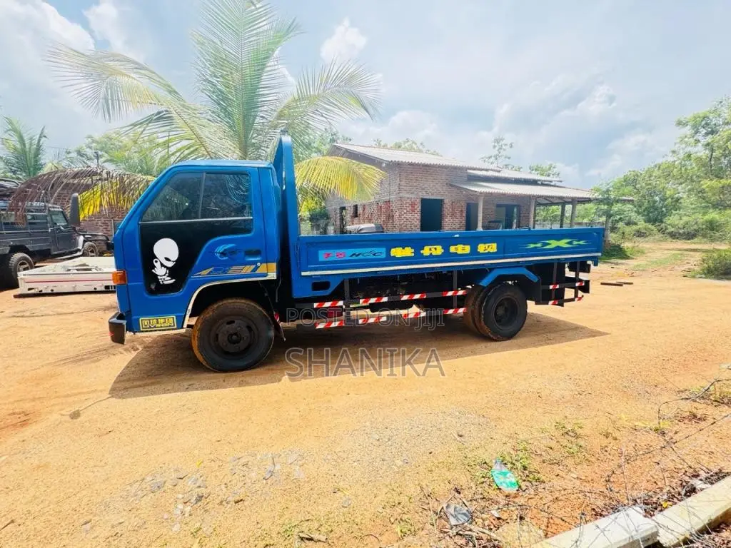 Isuzu ELF 350 NKR Wide 1981 Lorry (Used)