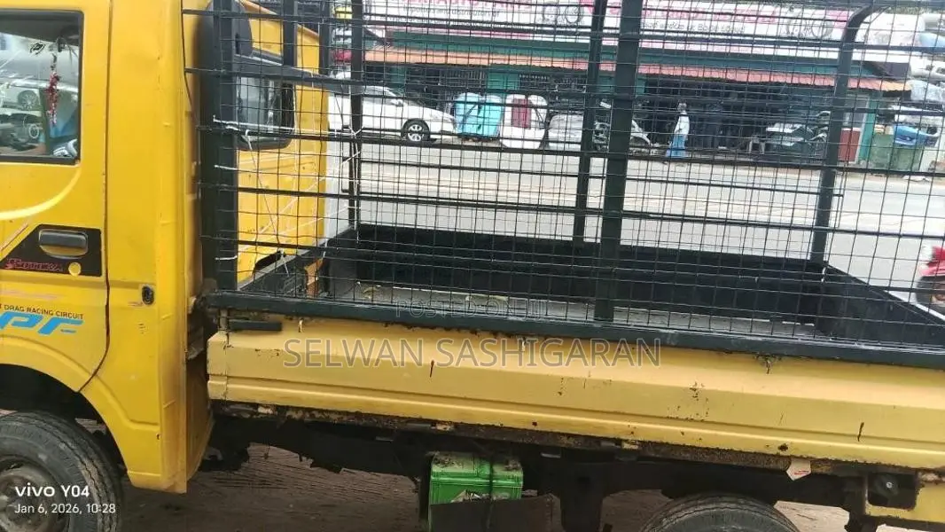 Tata Dimo Batta 2010 Lorry (Used)