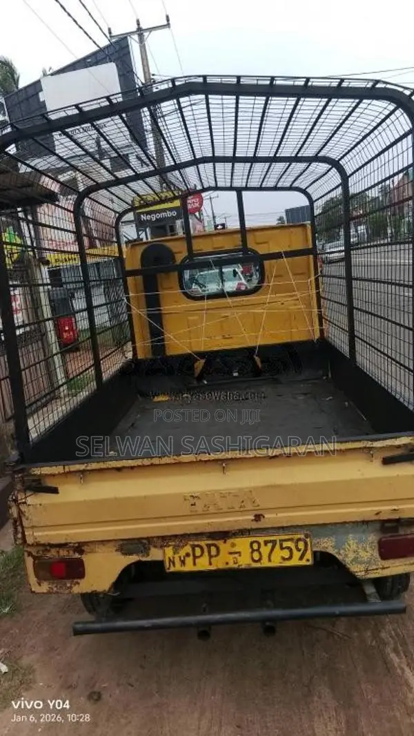 Tata Dimo Batta 2010 Lorry (Used)