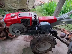 Kubota K700 2004 Tractor (Used)