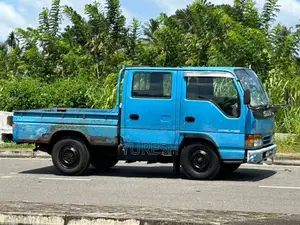 Isuzu ELF 2000 Crew Cab (Used)