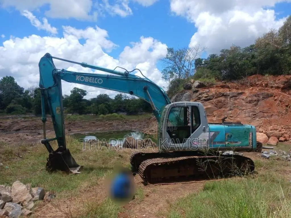Kobelco Excavator 2002 Heavy-Duty (Used)