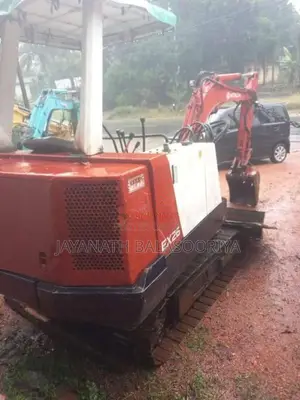 Hitachi Excavator 2015 Heavy-Duty (Used)