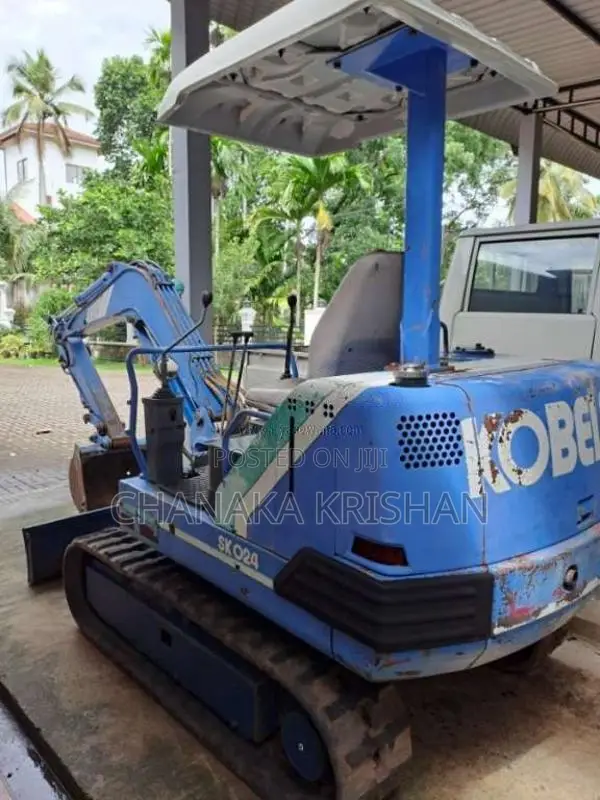 Kobelco Excavator 2000 Heavy-Duty (Used)