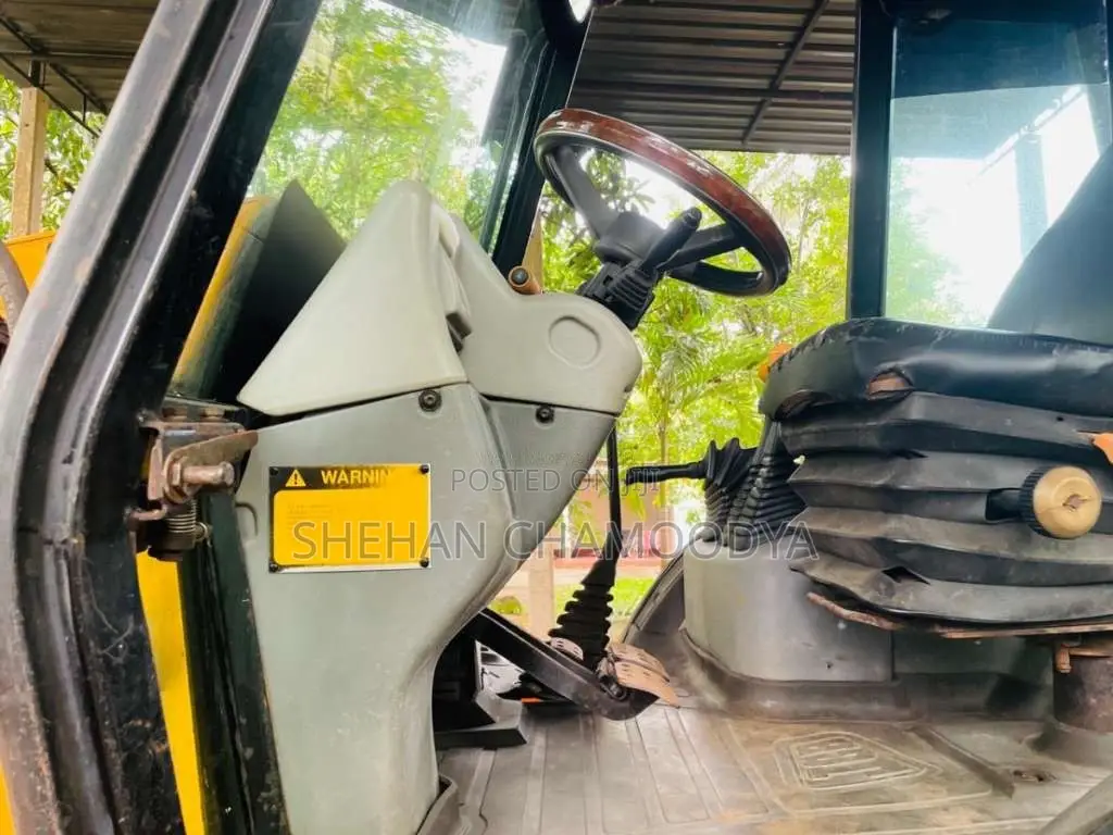 JCB 3CX 2001 Heavy-Duty (Used)
