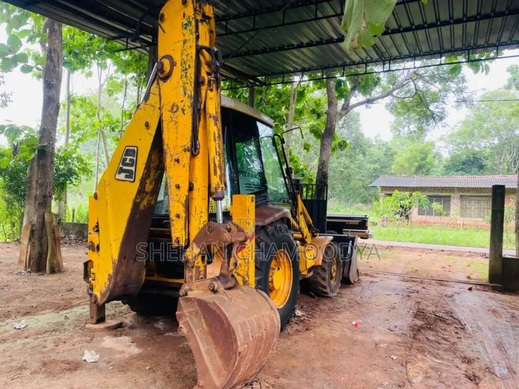 JCB 3CX 2001 Heavy-Duty (Used)