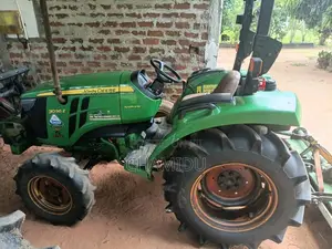 John-Deere 3035E 2017 Tractor (Used)