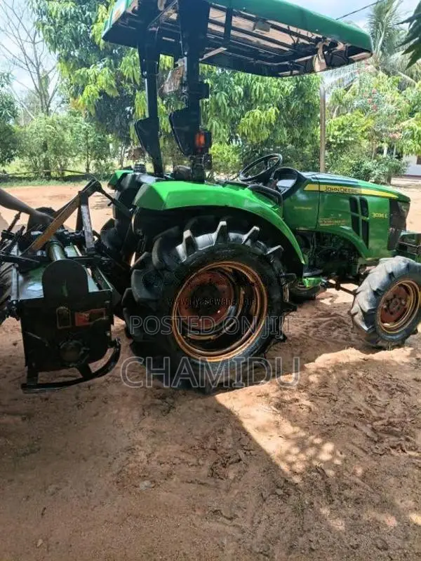 John-Deere 3035E 2017 Tractor (Used)