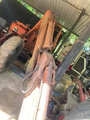 Hitachi -70 2012 Heavy-Duty (Used)