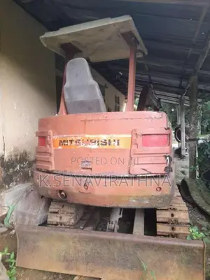 Mitsubishi Me25 2005 Heavy-Duty (Used)