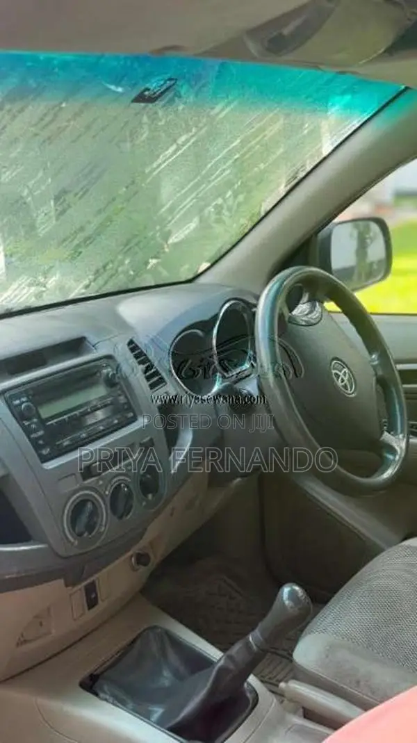 Toyota Hilux Vigo 2010 Pickup (Used)