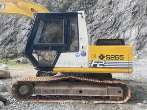 CAT 120 1998 Heavy-Duty (Used)