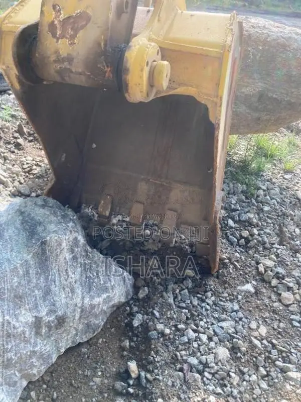 CAT 120 1998 Heavy-Duty (Used)
