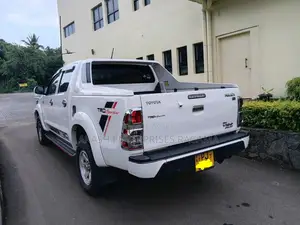 Toyota Hilux 2015 Pickup (Used)