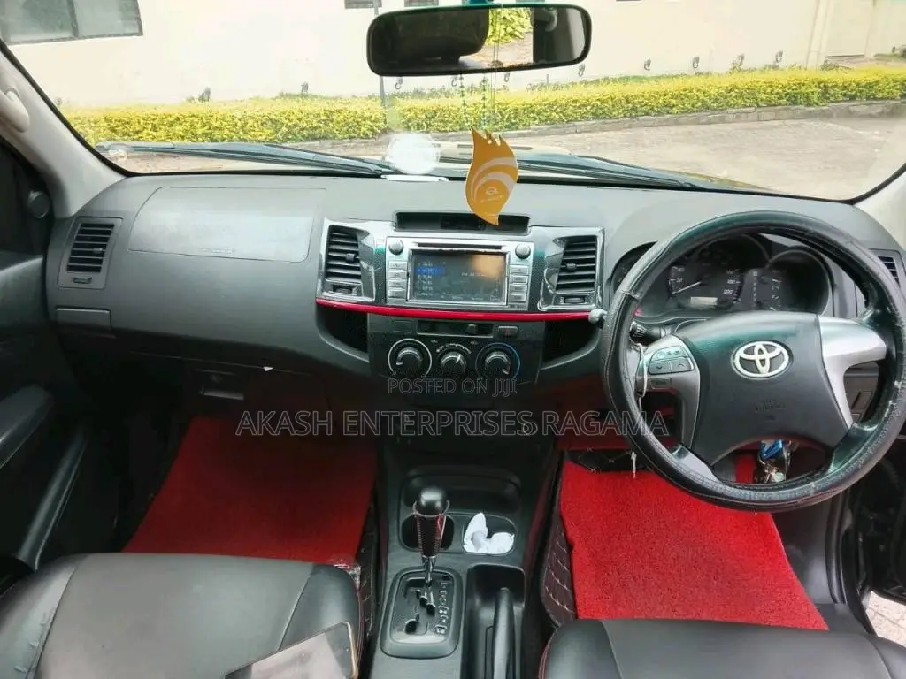 Toyota Hilux 2015 Pickup (Used)