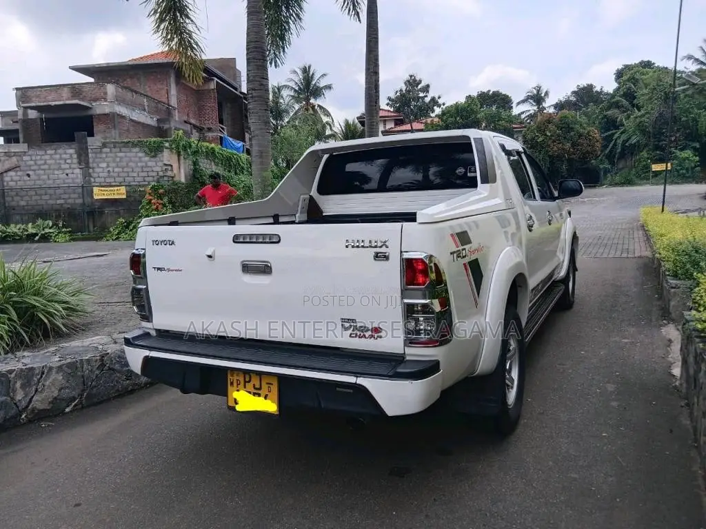 Toyota Hilux 2015 Pickup (Used)